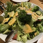 フレスコ - 都筑野菜のたっぷりサラダ950円