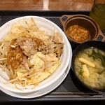 松屋 - 【期間限定】ニンニク野菜牛めし