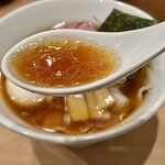 開運橋通 ふじ原 - 醤油そばのスープ