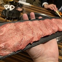 Let it Beef - 牛タンです、1人2枚ねー