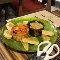 Let it Beef - 前菜です、これで4人分