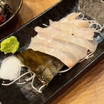 永楽食堂 - 鮃の昆布〆。ちゃんと縁側もついておりました