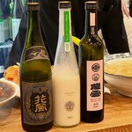 永楽食堂 - 秋田在住のご常連さまとご一緒していたので、お母様から珍しいお酒、というか、分類はその他の醸造酒、をサービスしていただきました