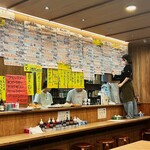 永楽食堂 - しまい際にはお酒メニューの張り替え