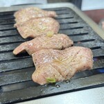 東京園 - 塩タン