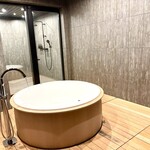 ホテルヴィソン - 露天風呂とシャワールーム