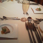 アクイユ - スパークリングワインとパテのアミューズで乾杯(。ёё)。うふ♪