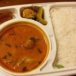インド富士 - チキンカレー　うまいです。濃厚なサラサラチキンカレー。まさに甘みの魔術師！