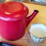 吉田家 - そば湯は専用猪口付き。自然なとろみのおいしいやつ♪