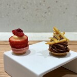 Haruka Murooka - いちごマカロン
      ブラッドオレンジショコラタルト
      strawberry macaron
      Blood orange Chocolate tart