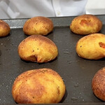 Haruka Murooka - 静岡県富士宮市NOBLUE FARMさんのジャガイモと人参を練り込んだ焼きたてフォカッチャ
      potato focaccia