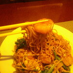 粋圓 - 黒ウーロン茶 氷抜き ＆ ピータン ＆ 特製餃子4個✖️2 ＆ 桜海老の上海やきそば ＆ 国産豚足の上海煮込み ＆ アイスクリーム