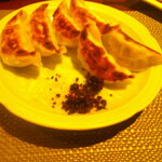 粋圓 - 黒ウーロン茶 氷抜き ＆ ピータン ＆ 特製餃子4個✖️2 ＆ 桜海老の上海やきそば ＆ 国産豚足の上海煮込み ＆ アイスクリーム