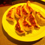 粋圓 - 黒ウーロン茶 氷抜き ＆ ピータン ＆ 特製餃子4個✖️2 ＆ 桜海老の上海やきそば ＆ 国産豚足の上海煮込み ＆ アイスクリーム