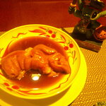 粋圓 - 黒ウーロン茶 氷抜き ＆ ピータン ＆ 特製餃子4個✖️2 ＆ 桜海老の上海やきそば ＆ 国産豚足の上海煮込み ＆ アイスクリーム