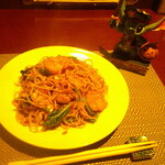 粋圓 - 黒ウーロン茶 氷抜き ＆ ピータン ＆ 特製餃子4個✖️2 ＆ 桜海老の上海やきそば ＆ 国産豚足の上海煮込み ＆ アイスクリーム