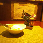 粋圓 - 黒ウーロン茶 氷抜き ＆ ピータン ＆ 特製餃子4個✖️2 ＆ 桜海老の上海やきそば ＆ 国産豚足の上海煮込み ＆ アイスクリーム