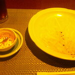 粋圓 - 黒ウーロン茶 氷抜き ＆ ピータン ＆ 特製餃子4個✖️2 ＆ 桜海老の上海やきそば ＆ 国産豚足の上海煮込み ＆ アイスクリーム