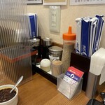 博多らーめん ShinShin 天神本店 - 卓上
