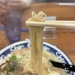 博多らーめん ShinShin 天神本店 - 麺がめっちゃ美味いっ