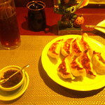 粋圓 - 黒ウーロン茶 氷抜き ＆ ピータン ＆ 特製餃子4個✖️2 ＆ 桜海老の上海やきそば ＆ 国産豚足の上海煮込み ＆ アイスクリーム