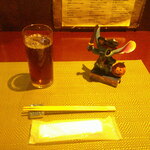 粋圓 - 黒ウーロン茶 氷抜き ＆ ピータン ＆ 特製餃子4個✖️2 ＆ 桜海老の上海やきそば ＆ 国産豚足の上海煮込み ＆ アイスクリーム