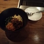 焼肉うしごろ - ビビンバです。濃厚な旨味が病みつきになります。