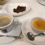 Maisai - 豆乳と胡麻のブランマンジェとホットコーヒー、奥は黒豆チョコです！