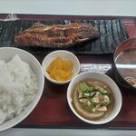 四日市ヒモノ食堂 - 定食950円。