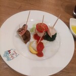 ヴィーノエラーボ - 5種のピンチョスでしたが1つ食べた後（笑）