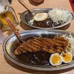 ゴーゴーカレー - ↑能登豚カレー　↓チキンカツ?ロースカツ?