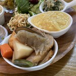 Bluebell  - 煮物の下に豚肉があった