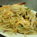 珉珉 - 五目焼きそば、平麺でうまい！