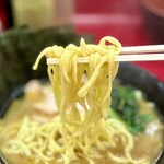 ラーメン 杉田家 千葉祐光店 - 麺