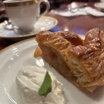 トリコロール 本店 - 