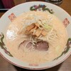 東京屋台らーめん 翔竜 - かなり白濁スープ。シャキシャキもやしがアクセント。