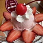 アマンド - いちごのパフェ