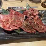焼肉 九田家 - 始めにお肉盛り合わせが来る