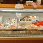 しらす専門店 SEALAS - SEALAS 福屋 広島駅前店 ショーケース① (2025.04.12)