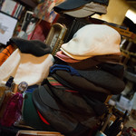 粥茶屋 写楽 - ご主人のキャップコレクション