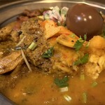 定食堂 金剛石 - マスタードチキンとイカ&牛ホルモンの合いがけ+煮玉子