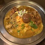 定食堂 金剛石 - マスタードチキンとイカ&牛ホルモンの合いがけ+煮玉子