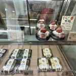 河岡食品 - ショーケース右側