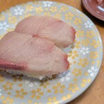 回転すしまんまん - ブリヒラ（近大養殖）