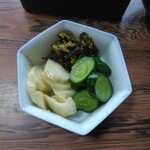 魚信 - 漬物盛り合わせ