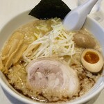 屋台とんこつらーめん めん吉 - 豚醬背脂らーめん880円 味付け煮卵100円