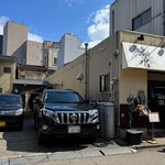 麺屋大河 - 店舗横駐車場