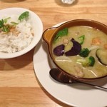 ヨロズ食堂 - 鶏のグリーンカレー