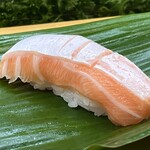 亀庄寿司 - サーモン