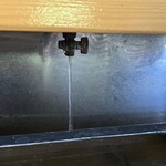 亀庄寿司 - 指を洗う水